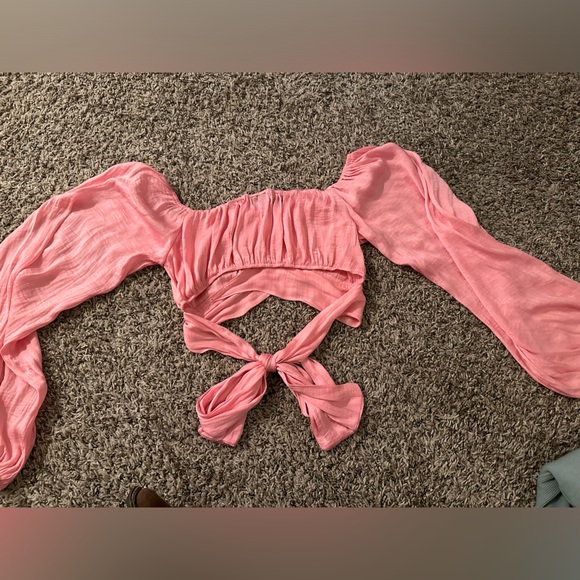 cute crop top, size medium, long sleeves - Picture 2 of 3